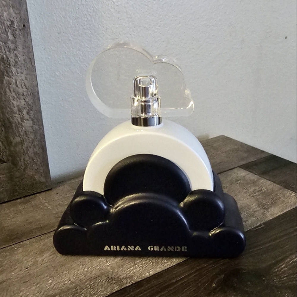 Ariana Grande Cloud 2.0